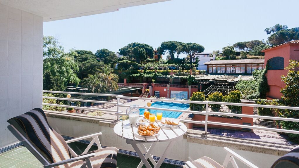 HUB PRIVATE APARTMENT<br>with CoWorking & Pool (for 1 or 2 people)