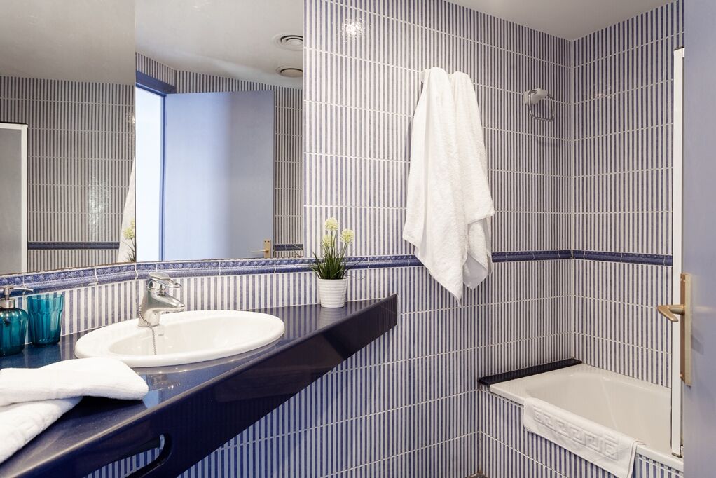 HUB PRIVATE APARTMENT<br>with CoWorking & Pool (for 1 or 2 people)