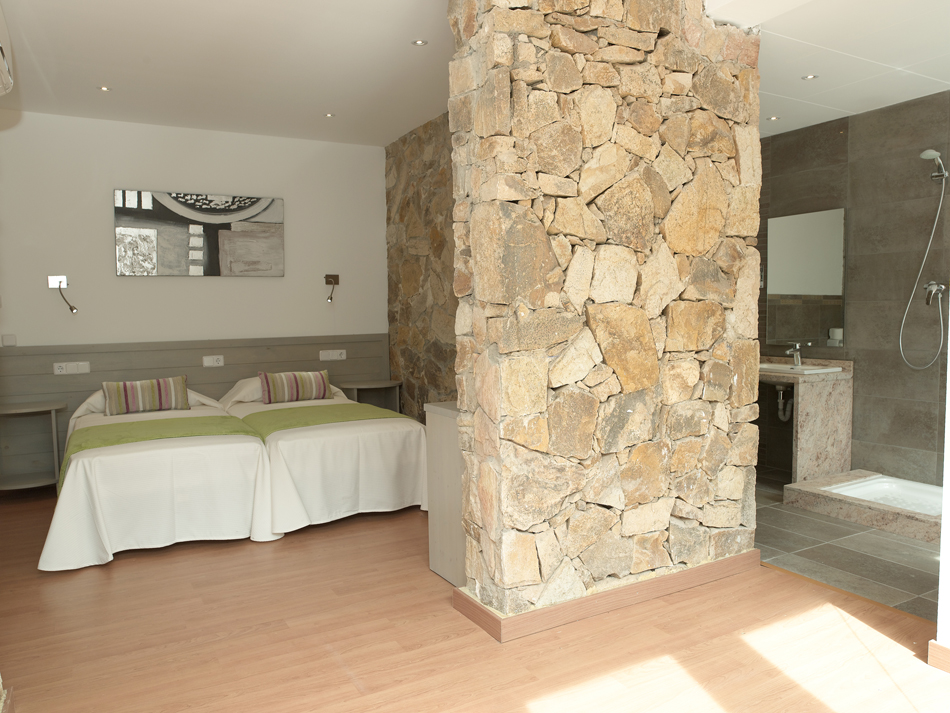 TEAM RETREATS COLIVING<br> CoWork & COLIVING