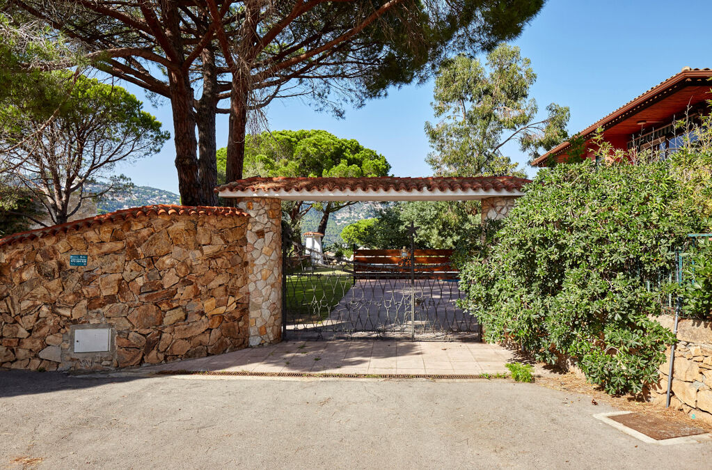 TEAM RETREATS COLIVING<br> CoWork & COLIVING