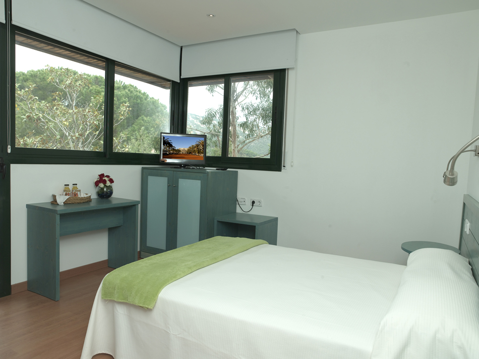 TEAM RETREATS COLIVING<br> CoWork & COLIVING