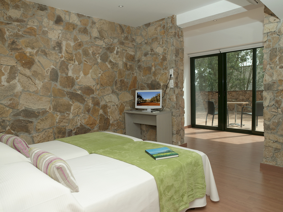 TEAM RETREATS COLIVING<br> CoWork & COLIVING