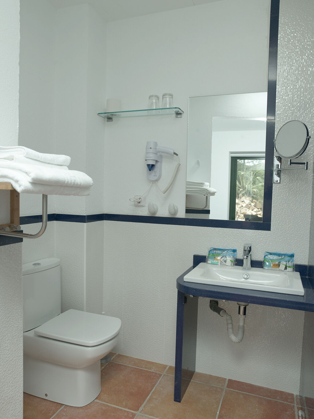 TEAM RETREATS COLIVING<br> CoWork & COLIVING