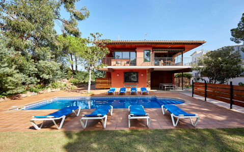 TEAM RETREATS COLIVING<br> CoWork & COLIVING